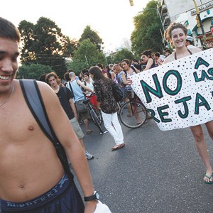 Lo contrario de enrejar es abrir